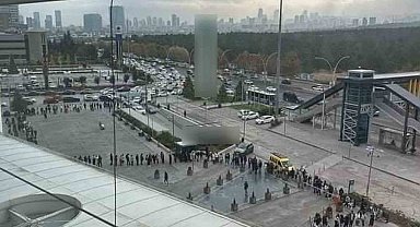 Ankara'da 'Cuma indirimleri' metrelerce kuyruğa sebep oldu