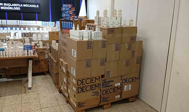 Ankara'da ele geçirilen 4 milyon liralık kaçak kozmetik ürünler emniyette sergilendi