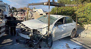 Ankara'da otomobille çarpışan beton mikseri duvara çarparak devrildi: 2 yaralı