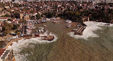 Antalya'da 'i tur, 3 teknenin battığı liman havadan görüntülendi