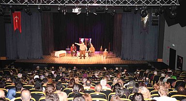 Antalya'nın eski sokak satıcıları bu tiyatroda