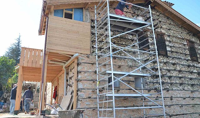 Antlya'da 300-400 yıllık düğmeli evler Kültür ve Turizm Bakanlığının desteği ile ayağa kaldırılıyor