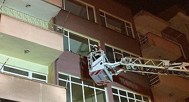 Apartmanın 3. katındaki yangın ekipler tarafından söndürüldü