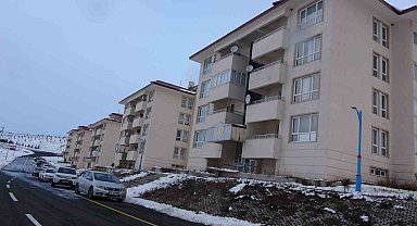 Ardahan Üniversitesinde camdan düşen kadın hayatını kaybetti