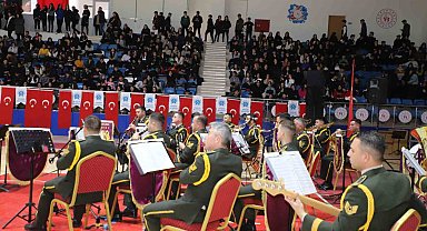 Askeri Bando Takımı Hakkari'de konser verdi