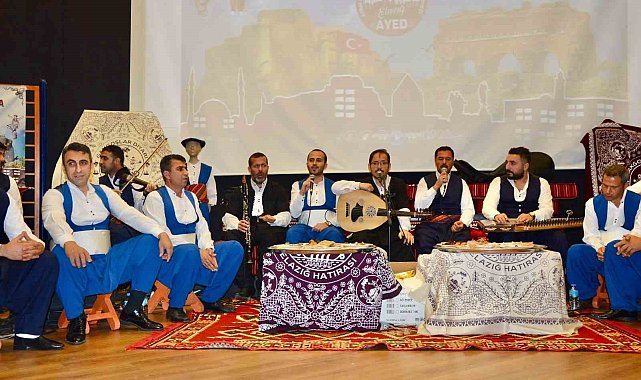 Aydın'da yaşayan Elazığlılar memleket hasretini gidermek için gece düzenledi