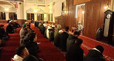 Aydınlı gençler vakit namazlarında buluşuyor