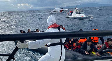 Ayvalık'ta Türk karasularına geri itilen 45 düzensiz göçmen kurtarıldı