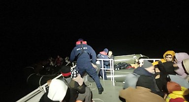 Ayvalık'ta Yunan unsurlarınca Türk karasularına itilen 42 göçmen kurtarıldı