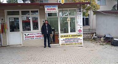 Baba mesleğini 10 metrekarelik iş yerinde 20 yıldır sürdürüyor