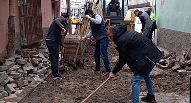 Bağlar ilçesinde yol iyileştirme çalışmaları devam ediyor