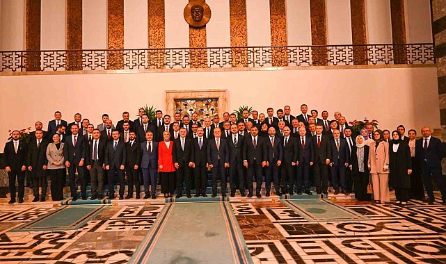 Bakan Bak, GSB yurtlarında son 1 yıl içinde 47 yemekhane işletmesinin sözleşmesinin feshedildiğini duyurdu