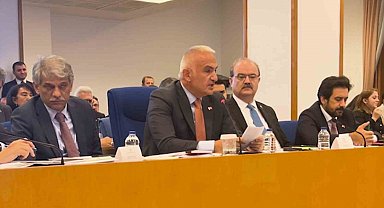 Bakan Ersoy: "Tamer Karadağlı çok başarılı bir tiyatrocu"