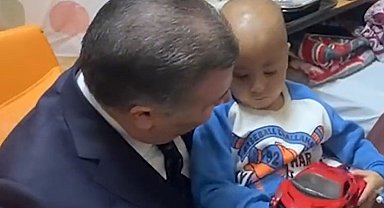 Bakan Koca, Kahire'de Gazzeli yaralı ve kanser hastası çocukları ziyaret etti