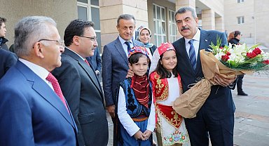 Bakan Tekin'den Kayseri Valiliği'ne ziyaret
