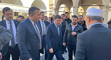 Bakan Tunç, Kilis'te esnaf ziyareti yaptı, vatandaşlarla cuma namazı kıldı
