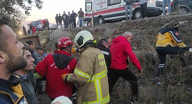 Balıkesir'de otomobil ile traktör çarpıştı: 1 ölü, 5 yaralı