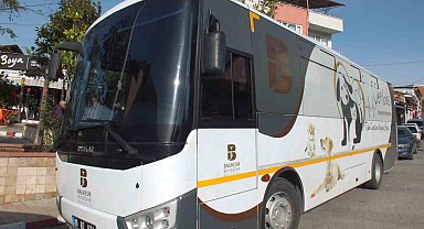 Balıkesir'de VETBÜS sokak hayvanlarına şifa dağıtıyor