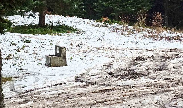 Bartın'da sahilde fırtına, yüksek kesimlerde kar etkili oldu