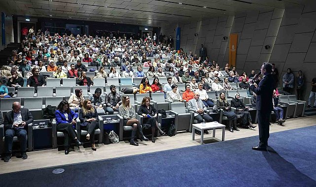 Başakşehir'de öğretmenlere yönelik kariyer sempozyumu düzenlendi
