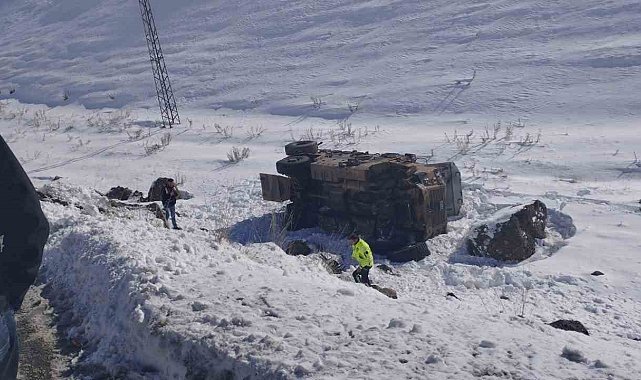 Başkale'de askeri araç devrildi: 6 yaralı