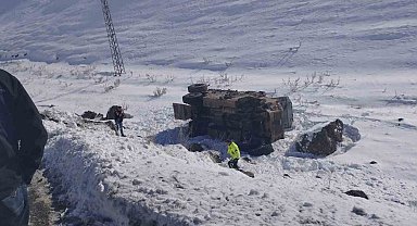 Başkale'de askeri araç devrildi: 6 yaralı