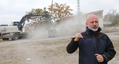 Başkan Çolakbayrakdar: "Gecekondu evleri yıkarak, şehrimize modern ulaşım yolu kazandırıyoruz"