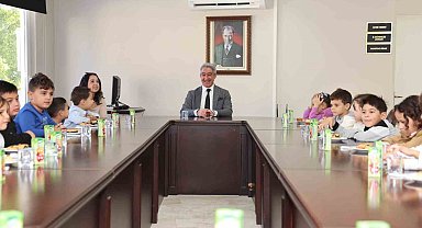 Başkan Oktay minik öğrencileri ağırladı