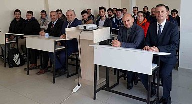 Başkan Oral, Altınova'da derse girerek ilçeyi tanıttı