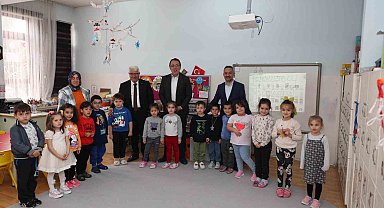Başkan Savran ilkokul öğrencilerinin açtığı sergiyi gezdi
