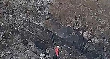Batman'da 4 gündür kayalıklarda mahsur kalan keçiler AFAD ekiplerince kurtarıldı