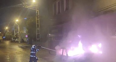 Batman'da seyir halindeki otomobil alev alev yandı