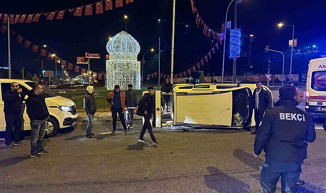Batman'da sürücünün kontrolünden çıkan otomobil yan yattı: 2 yaralı
