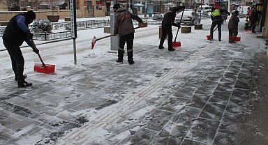 Bayburt'ta kar yağışı etkili oluyor