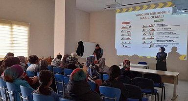 Bayburt'ta kız öğrenci yurdunda 'İş Sağlığı ve Güvenliği Semineri' düzenlendi