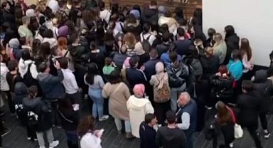 Bayrampaşa'da bir alışveriş merkezinde 'Efsane Kasım' yoğunluğu