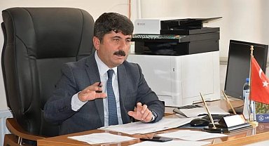 Belediye başkanı ilçesine olan sevdasını mısralara taşıdı