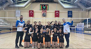 BES Midi Kız Voleybol Takımı, Voleybol Midi Kızlar Bilecik Şampiyonası'nda namağlup şampiyon oldu