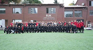 Beşiktaş Başkanı Ahmet Nur Çebi'den sporculara veda ziyareti