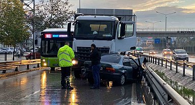 Beton mikseri ile çarpışan otomobil hurdaya döndü: 1 yaralı