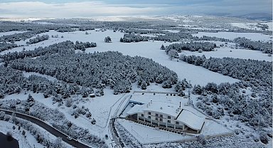 Beyaza bürünen Pelitözü Gölpark havadan görüntülendi