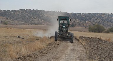Beylikova'daki 25 mahallenin yolları onarıldı