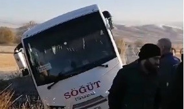Bilecik'te işçi servisi kaza yaptı: 2 yaralı