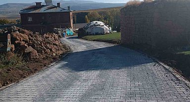 Bitlis İl Özel İdaresi tarafından köylerin yol bakım ve onarım çalışmaları devam ediyor