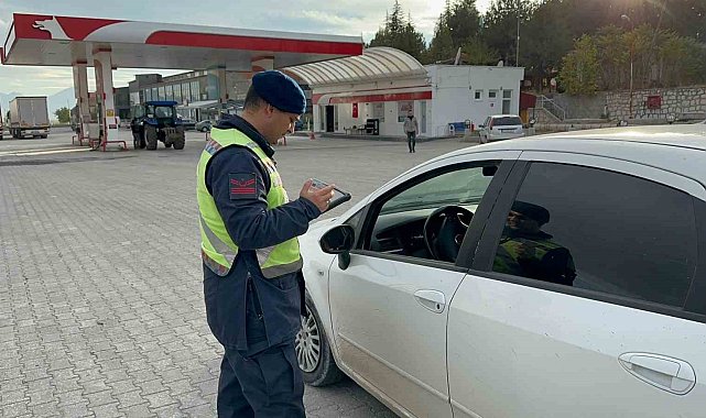 Bolvadin'de jandarma ekiplerinden asayiş ve trafik denetimi