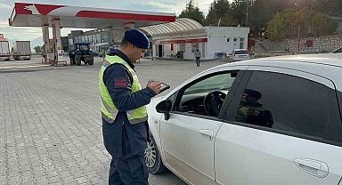 Bolvadin'de jandarma ekiplerinden asayiş ve trafik denetimi