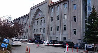 Boşanma aşamasındaki karısını öldüren sanığın yargılanması başladı
