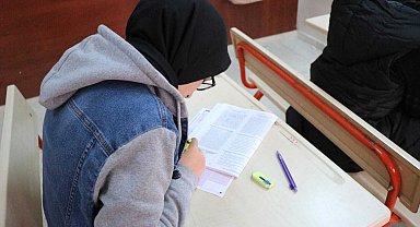 Bozova Belediyesi'nden üniversite öğrencilerine burs desteği