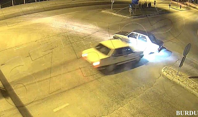 Burdur'da dikkatsizlik sonucu gerçekleşen kazalar KGYS kameralarına yansıdı