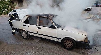 Burdur'da seyir halinde iken yanan otomobil kullanılamaz hale geldi